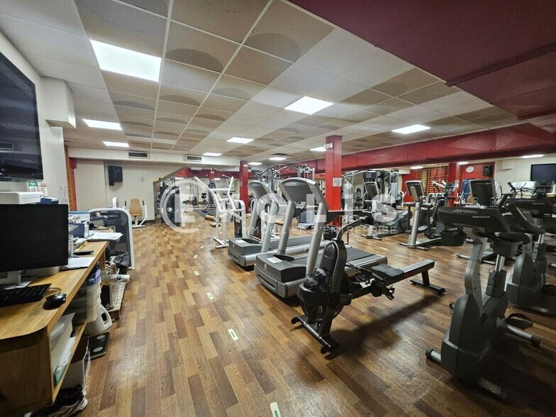 Flex dans Clamart à louer - Photo du bâtiment - Image 2 de 79