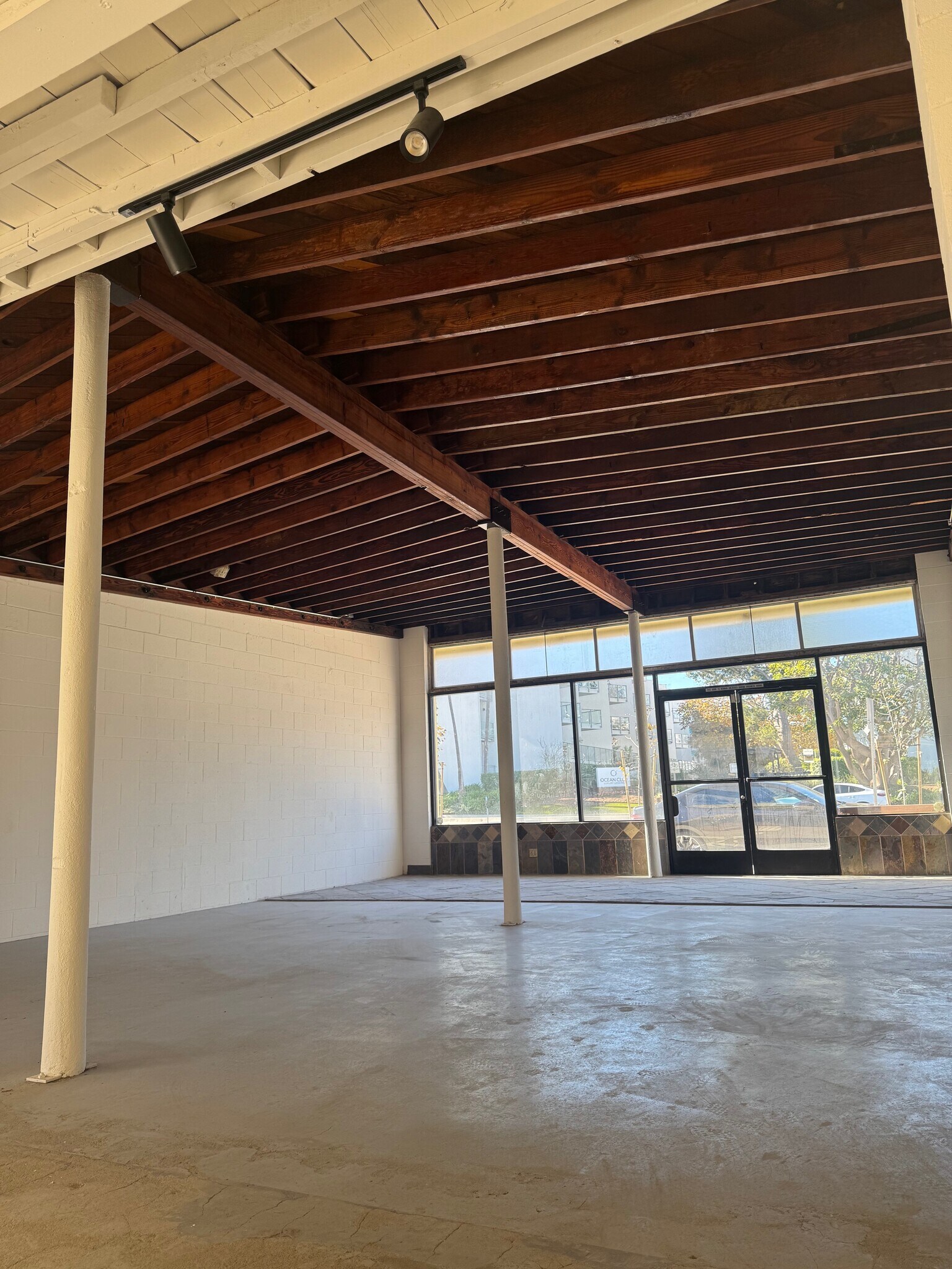 124 N Catalina Ave, Redondo Beach, CA à louer Photo principale- Image 1 de 9