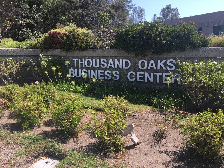 1000 Business Center Cir, Newbury Park, CA à louer - Photo du bâtiment - Image 3 de 6