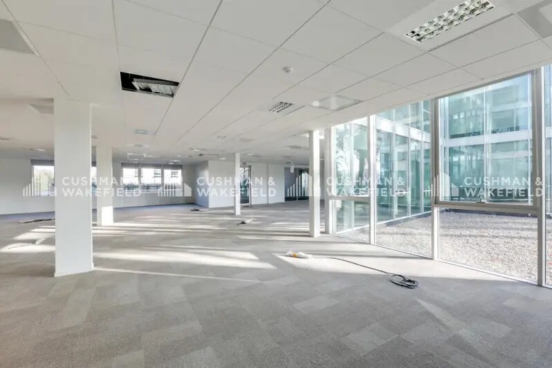 304 Route Nationale Six, Limonest for lease - Building Photo - Image 2 of 19