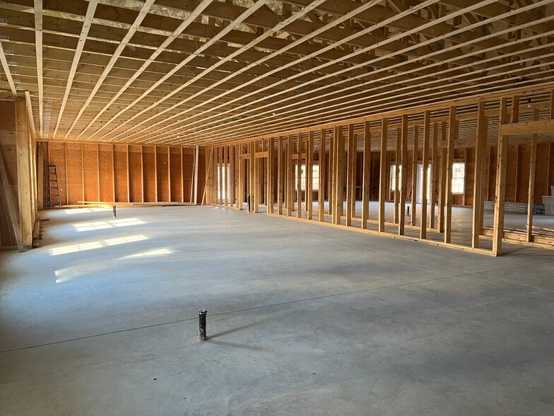 188 E Main St, Georgetown, MA for sale - Building Photo - Image 2 of 5