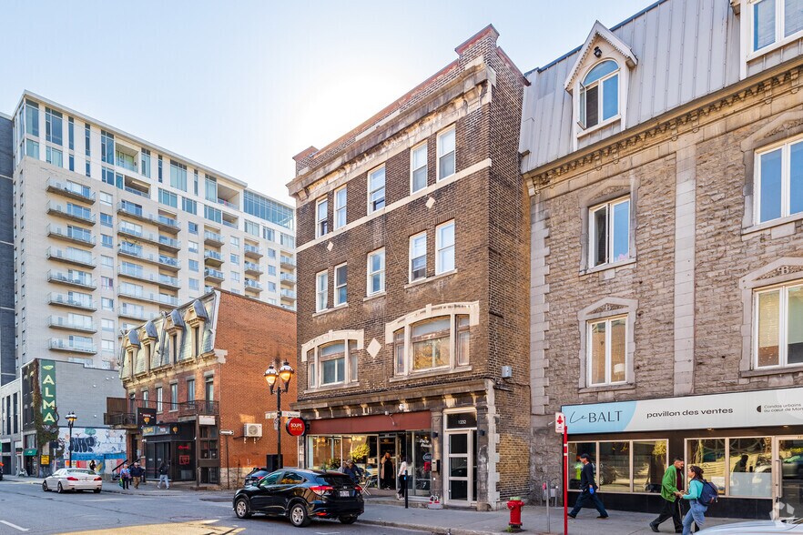 1228-1232 Rue Saint-Denis, Montréal, QC à louer - Photo du bâtiment - Image 3 de 3
