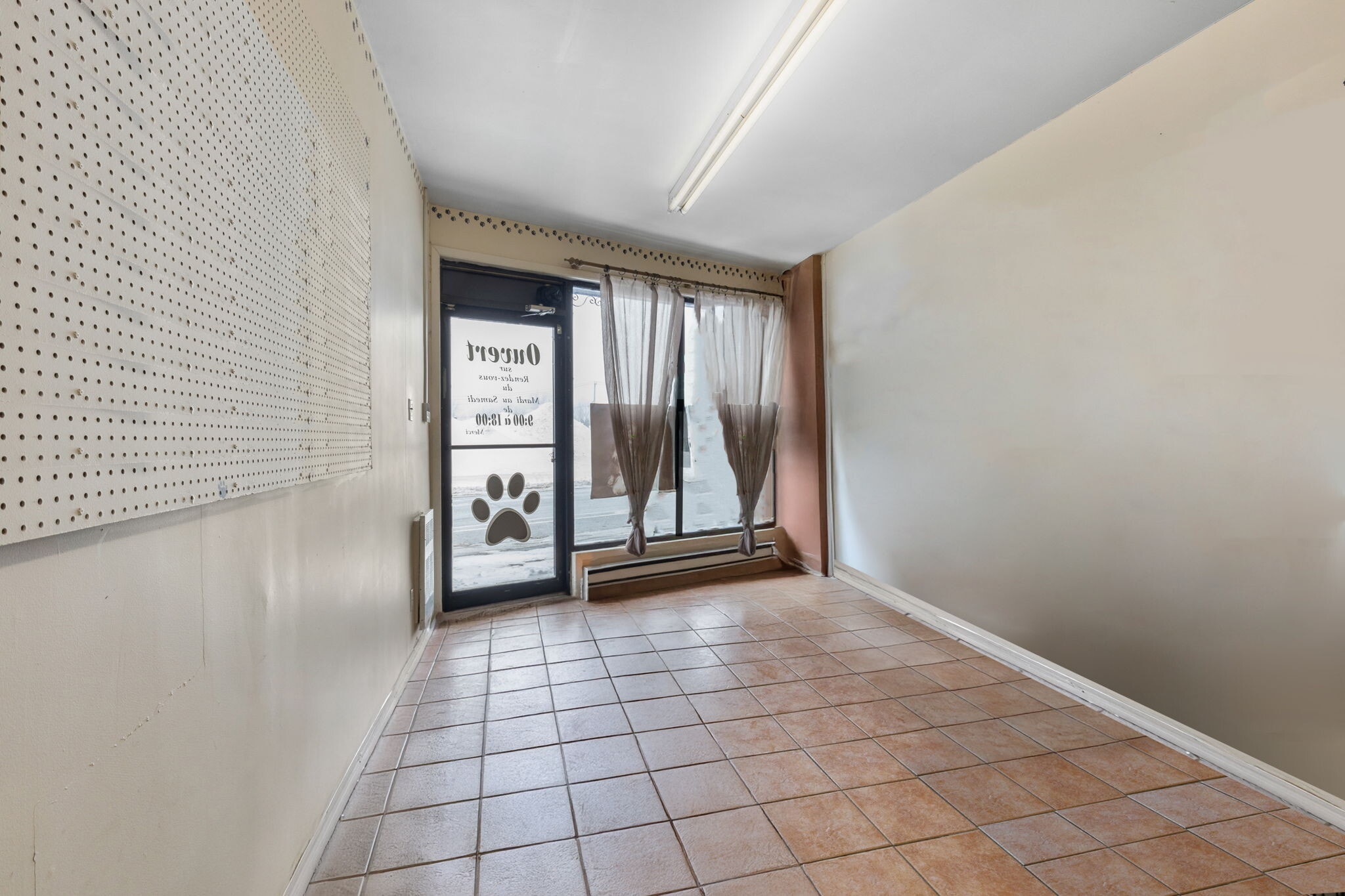 4148-4152 Boul Sainte-Rose, Laval, QC for lease Building Photo- Image 1 of 4