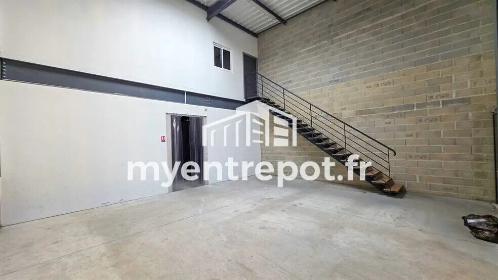 Flex in Aubagne for lease - Building Photo - Image 3 of 7