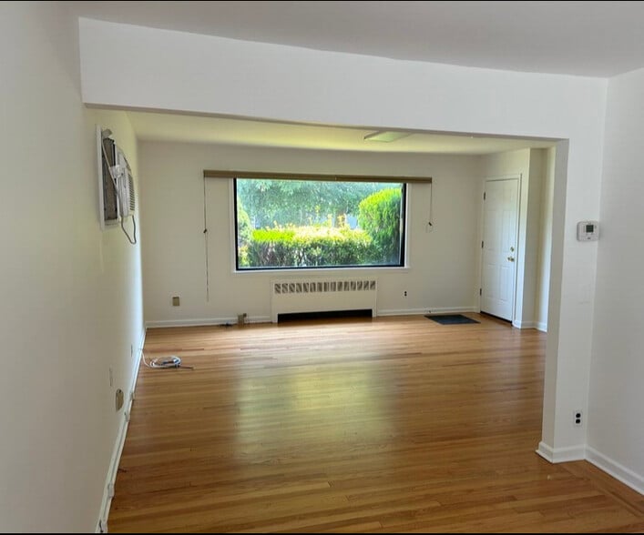 2138 Wantagh Ave, Wantagh, NY for lease - Interior Photo - Image 3 of 13