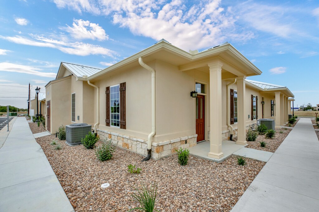 1067 FM 306, New Braunfels, TX for lease Primary Photo- Image 1 of 9