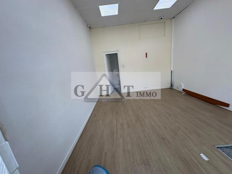 Industrial in Paris for lease - Interior Photo - Image 2 of 6