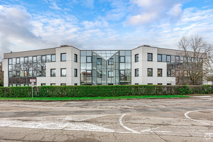 Office in Écully for lease - Building Photo - Image 2 of 8