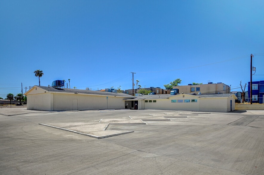100 Shiloah Dr, Las Vegas, NV à vendre - Photo du bâtiment - Image 2 de 12