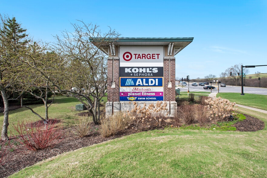 2241 Willow Rd, Glenview, IL for sale - Building Photo - Image 2 of 15