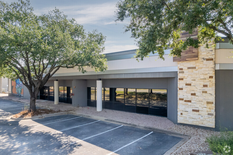 11009 Metric Blvd, Austin, TX for lease - Building Photo - Image 1 of 16