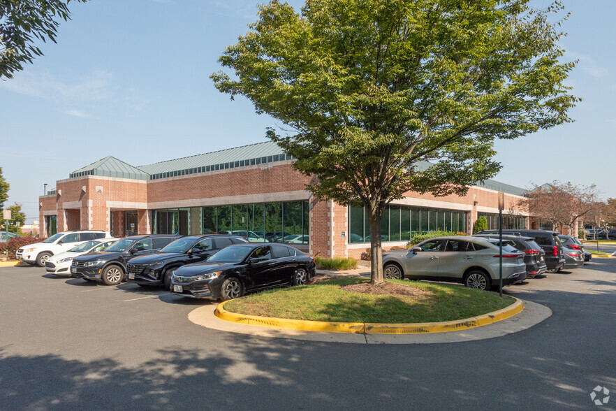 6211 Centreville Rd, Centreville, VA for lease - Building Photo - Image 2 of 5