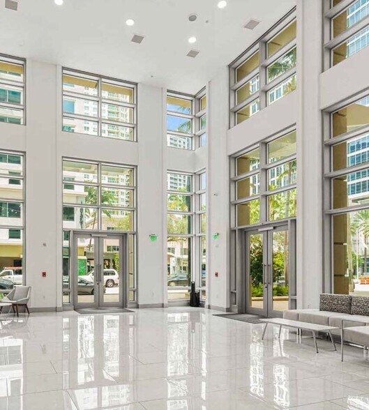 350 E Las Olas Blvd, Fort Lauderdale, FL à louer - Photo intérieure - Image 2 de 17