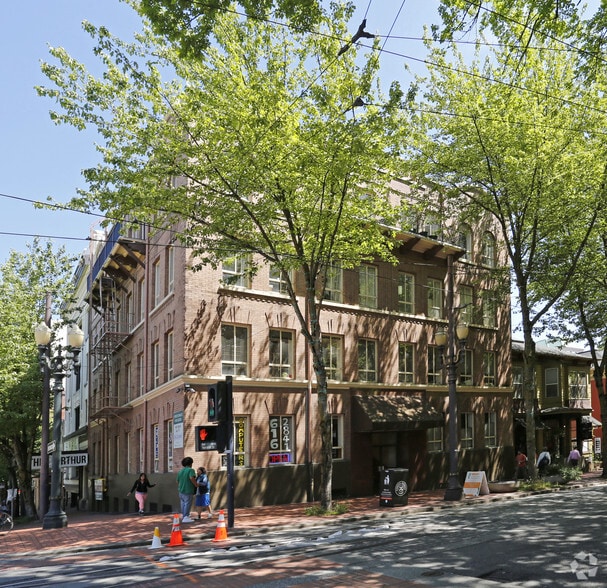 1033 SW Yamhill St, Portland, OR for lease - Primary Photo - Image 1 of 6