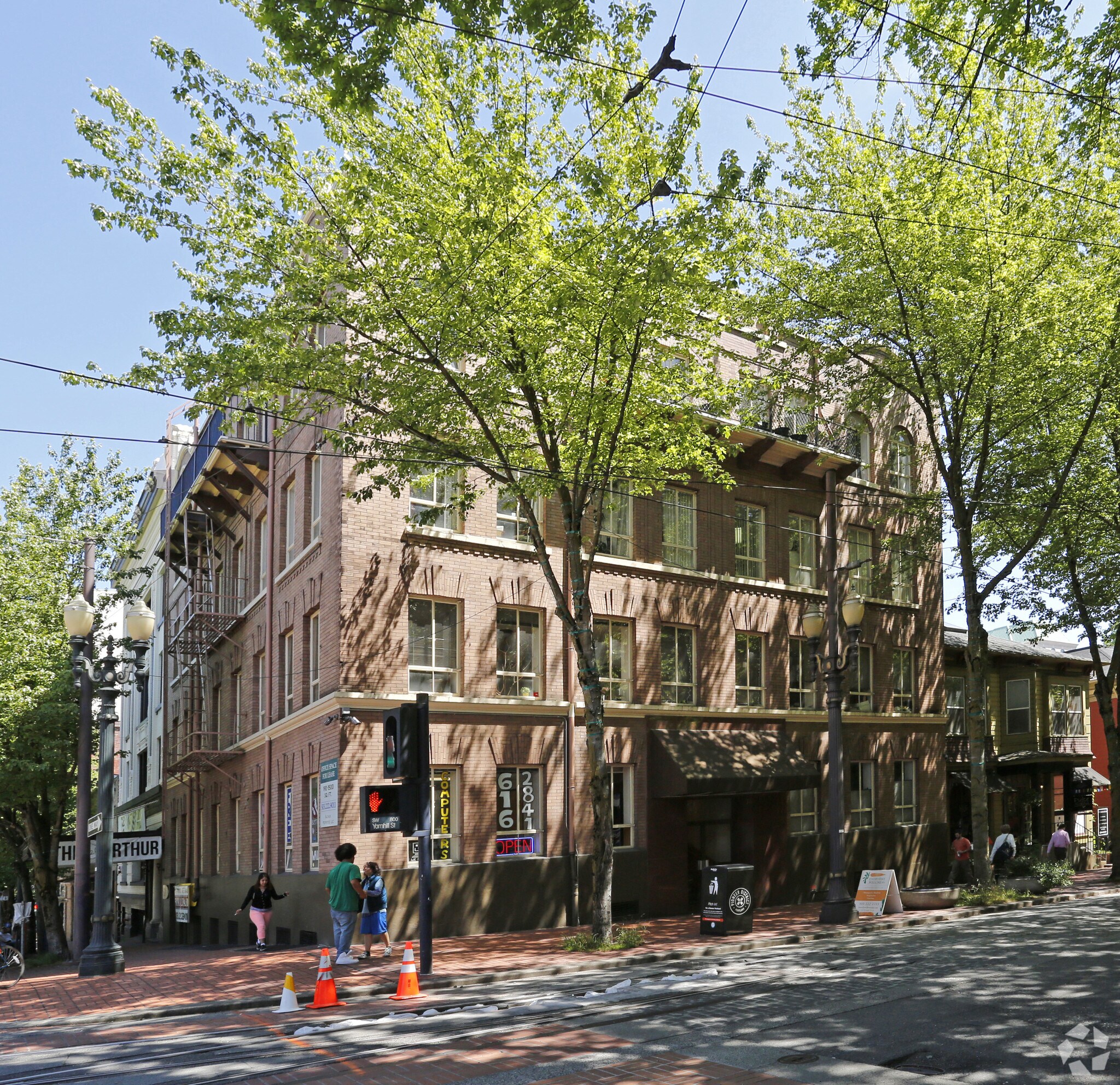 1033 SW Yamhill St, Portland, OR for lease Primary Photo- Image 1 of 7