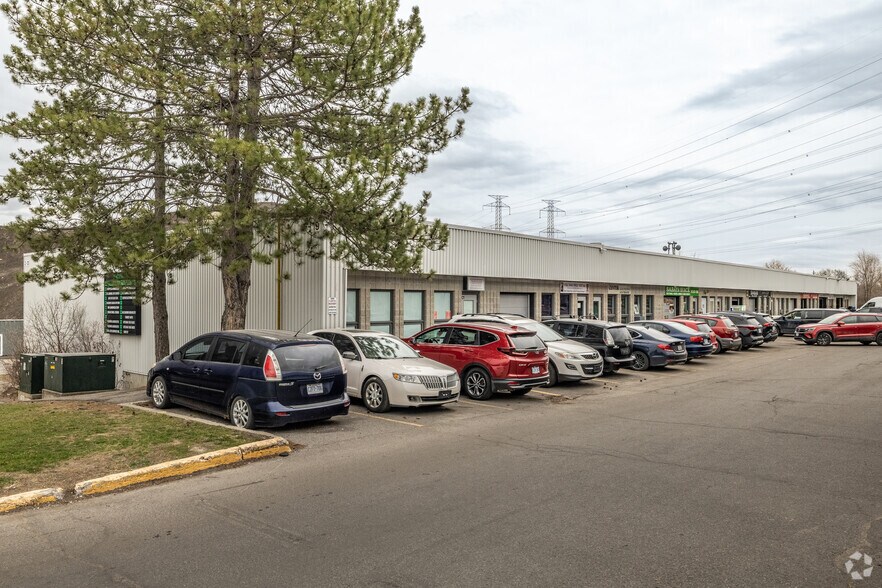 2285 St Laurent Blvd, Ottawa, ON à louer - Photo du bâtiment - Image 2 de 2
