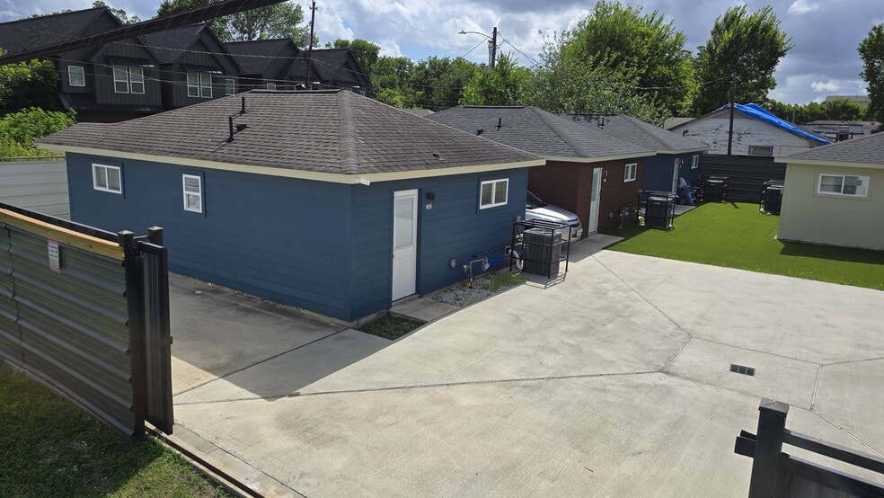 3733 Seabrook St, Houston, TX for sale - Building Photo - Image 2 of 23