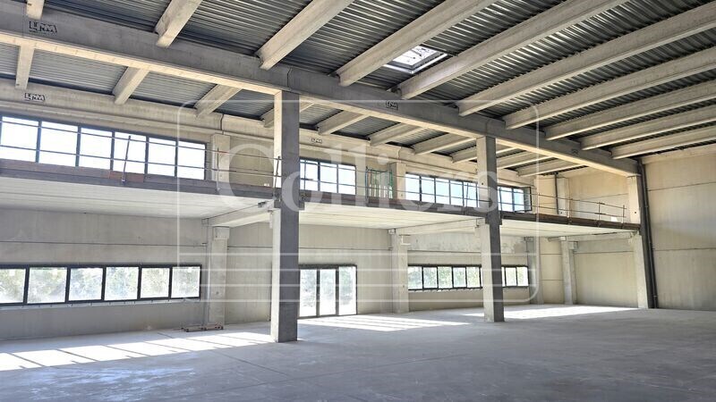 Flex in La Ciotat for lease Building Photo- Image 1 of 8