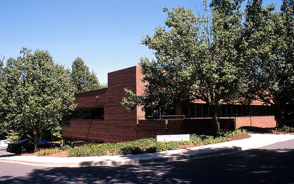 3731 Latrobe Dr, Charlotte, NC à louer - Photo du bâtiment - Image 3 de 11