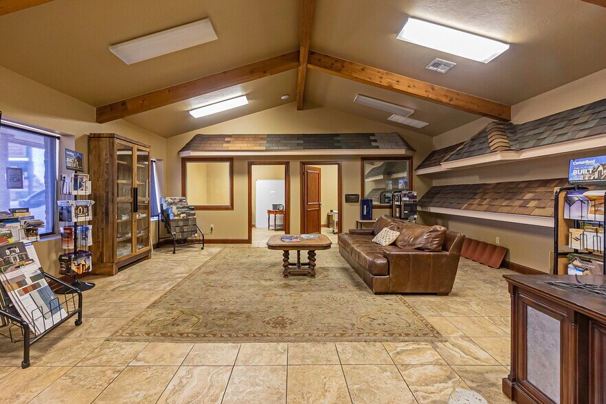 1302 SW Lee Blvd, Lawton, OK à louer - Photo intérieure - Image 2 de 16