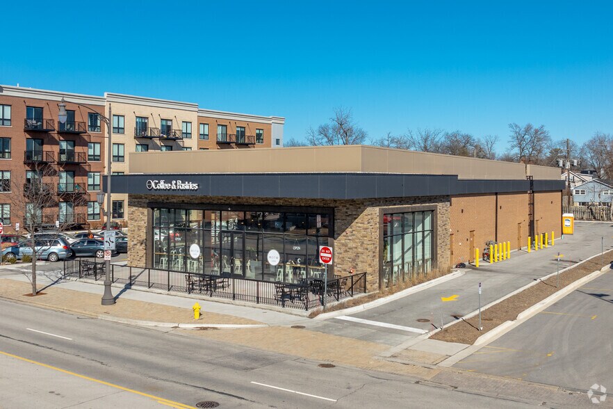 109 S Main St, Lombard, IL à louer - Photo du bâtiment - Image 3 de 9