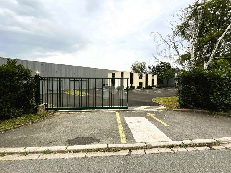 Industriel dans Lisses à louer - Photo du bâtiment - Image 2 de 12