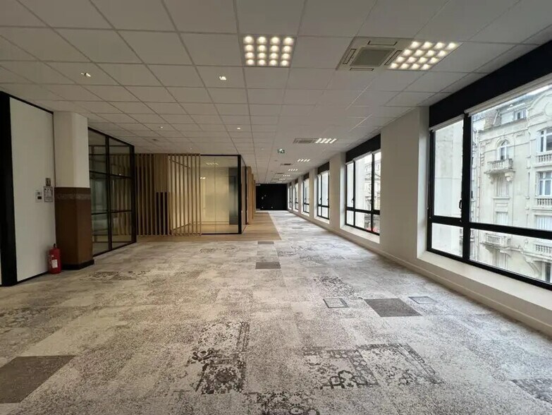 Bureau dans Reims à louer - Photo du bâtiment - Image 2 de 12