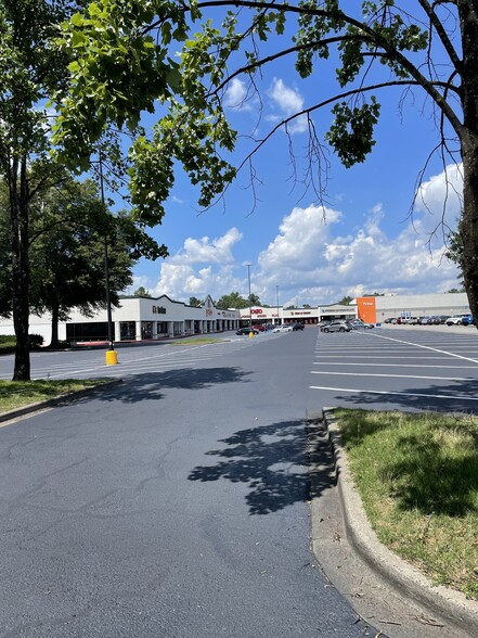 6140-A University Dr NW, Huntsville, AL for lease - Building Photo - Image 2 of 10