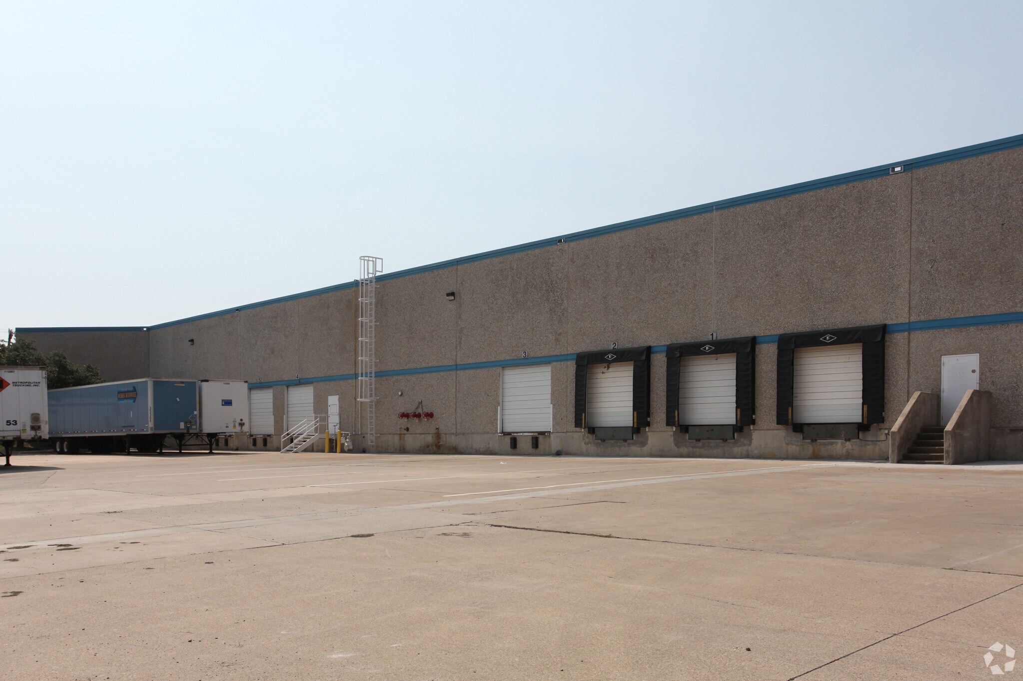 2101-2107 Hutton Dr, Carrollton, TX à louer Photo principale- Image 1 de 3