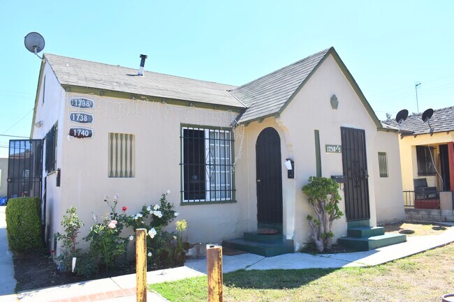 Plus de détails pour 1738 W 82nd St, Los Angeles, CA - Multi-résidentiel à vendre