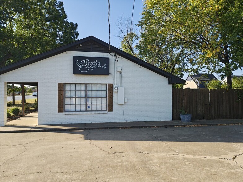 7651 Davis Blvd, North Richland Hills, TX à vendre - Photo du bâtiment - Image 2 de 8