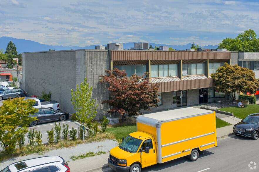 5623 Imperial St, Burnaby, BC à louer - Photo du bâtiment - Image 2 de 4