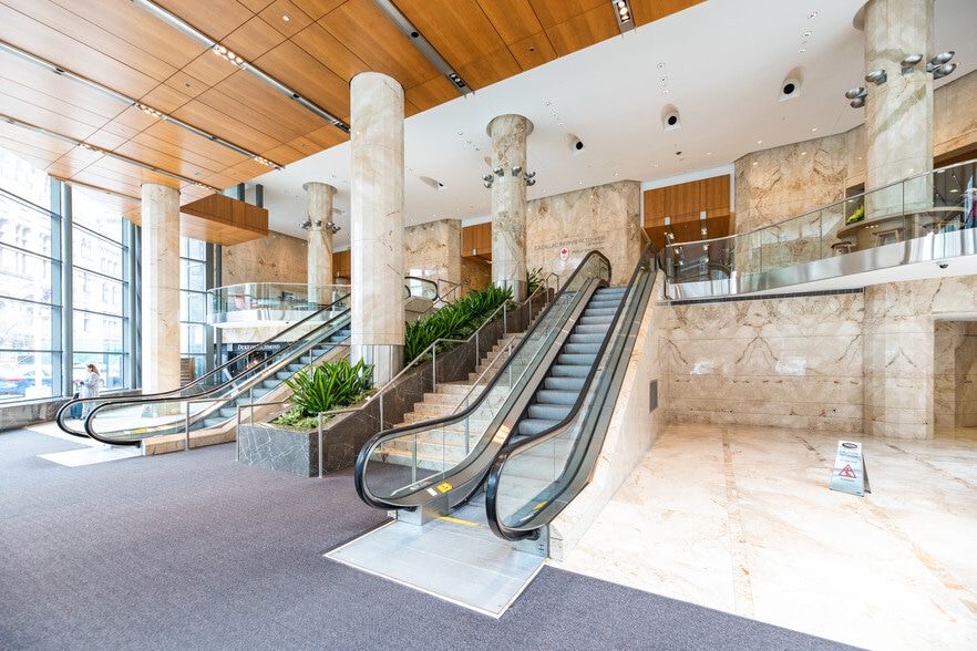 20 Queen St W, Toronto, ON for lease - Lobby - Image 2 of 8