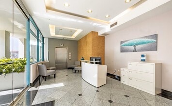 1010 N Central Ave, Glendale, CA for lease Lobby- Image 2 of 4