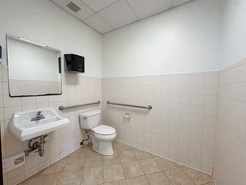 209 Industrial Park Dr, Cumming, GA à louer - Photo du bâtiment - Image 2 de 20