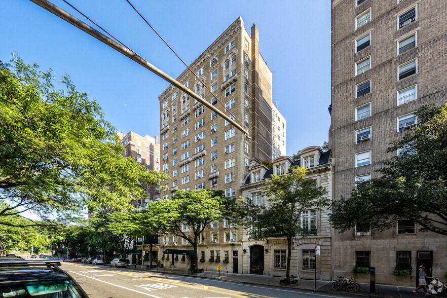 9 E 96th St, New York, NY for sale - Building Photo - Image 2 of 13