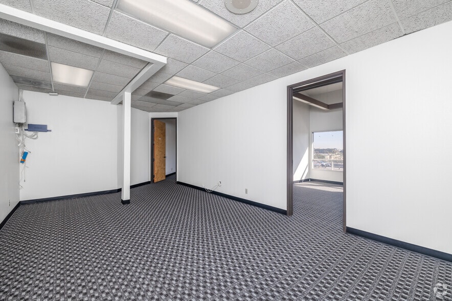 24404 S Vermont Ave, Harbor City, CA for lease - Matterport 3D Scan - Image 2 of 18