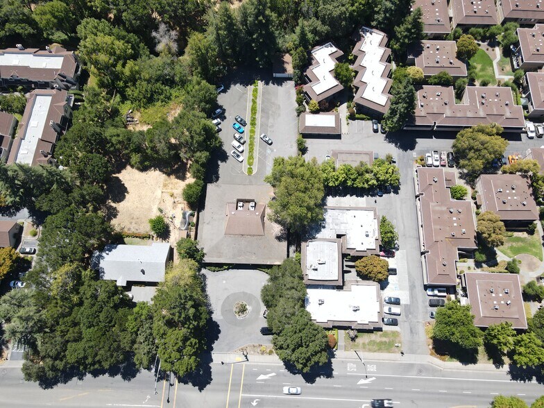 1801 Novato Blvd, Novato, CA à vendre - Photo du bâtiment - Image 2 de 4