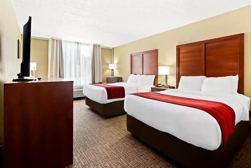 2541 Chestnut Ridge Rd, Grantsville, MD for sale - Interior Photo - Image 2 of 23