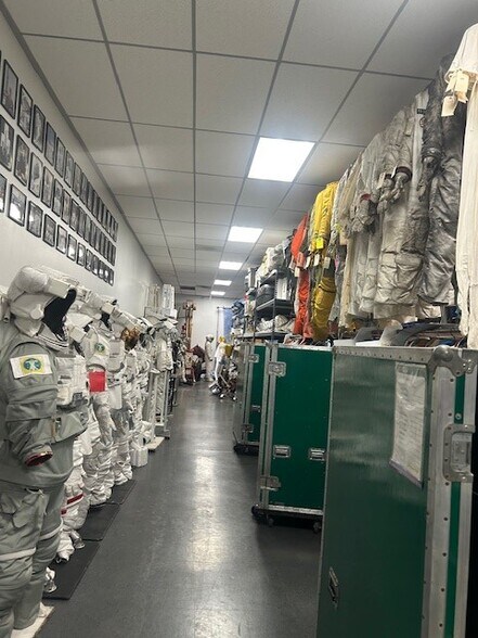 12424 Gladstone Ave, Sylmar, CA à louer - Photo du bâtiment - Image 3 de 15