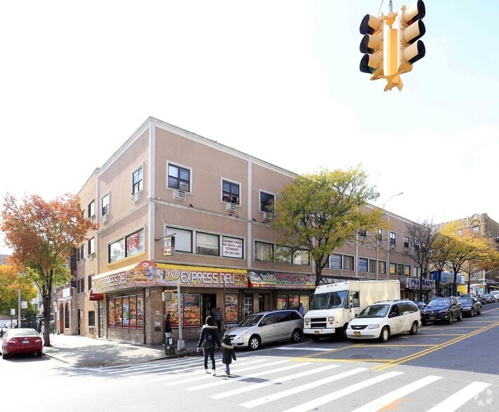906 E 180th St, Bronx, NY for lease - Building Photo - Image 1 of 7