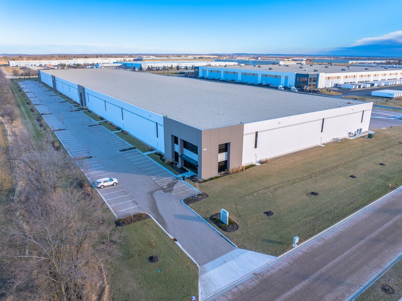 400 Innovation Dr, Janesville, WI for lease - Building Photo - Image 2 of 20