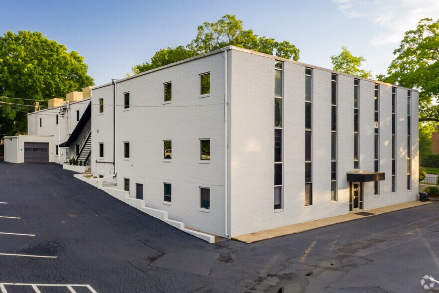 1200 E Morehead St, Charlotte, NC à louer - Photo du bâtiment - Image 3 de 6