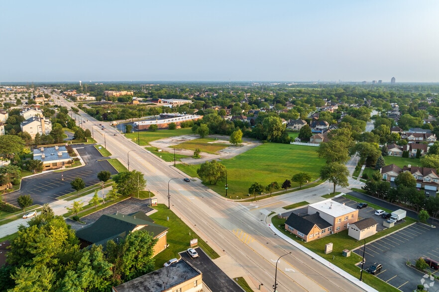 1100 W Lake St, Addison, IL for sale - Primary Photo - Image 1 of 4
