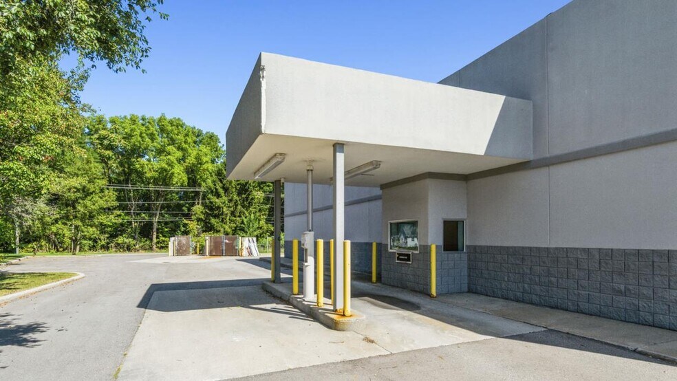 102 State Rd, Dowagiac, MI à louer - Photo du bâtiment - Image 3 de 12