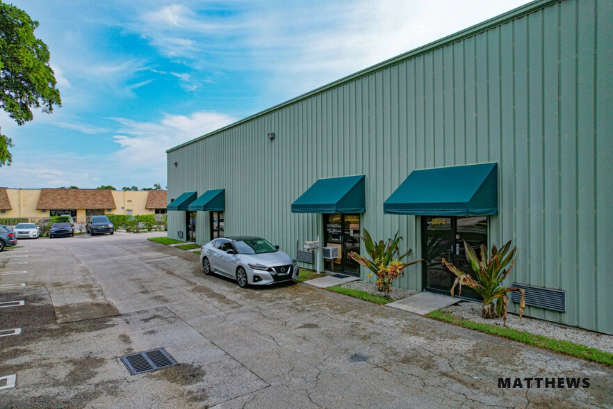 619-860 Whitney ave, Lantana, FL à louer - Photo du bâtiment - Image 2 de 3