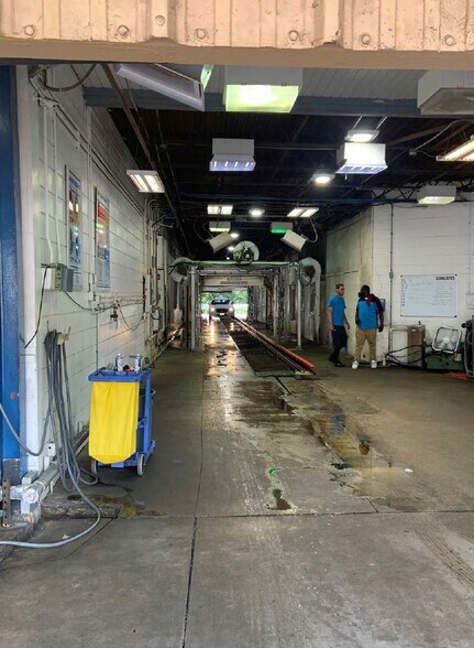 8304 Olive Blvd, Saint Louis, MO à vendre - Photo du bâtiment - Image 2 de 3