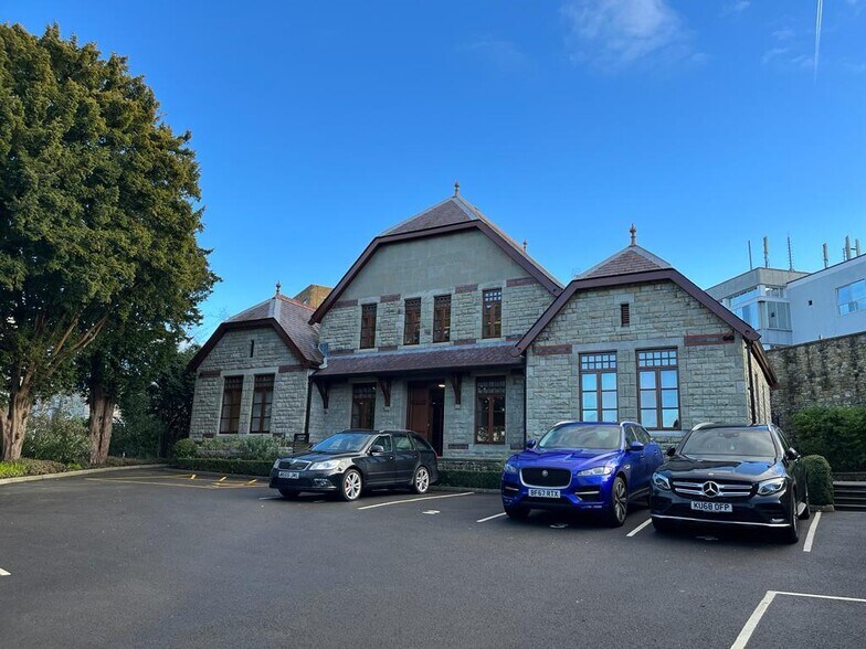 Nolton Court, Bridgend à louer - Photo du bâtiment - Image 1 de 2
