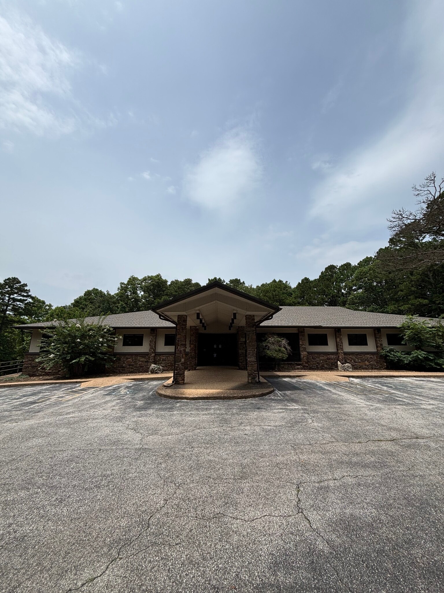 600 Memorial Dr, Bella Vista, AR for lease Building Photo- Image 1 of 27