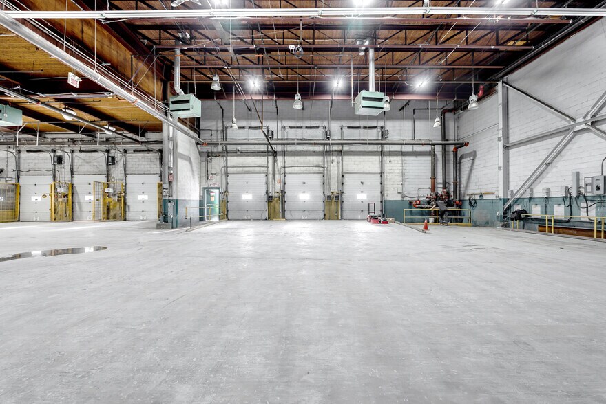 5455 Ch De La Côte-De-Liesse, Montréal, QC à vendre - Photo du bâtiment - Image 2 de 6